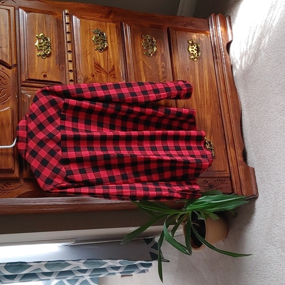 🍁NWT Women's Red & Black Plaid Button Down Shirt - Picture 4 of 7
